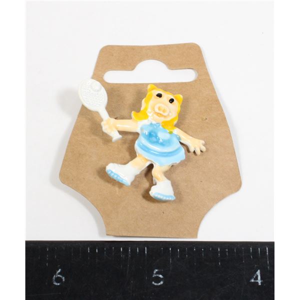 VINTAGE JIM HENSON MUPPETS MISS PIGGY TENNIS BROOC