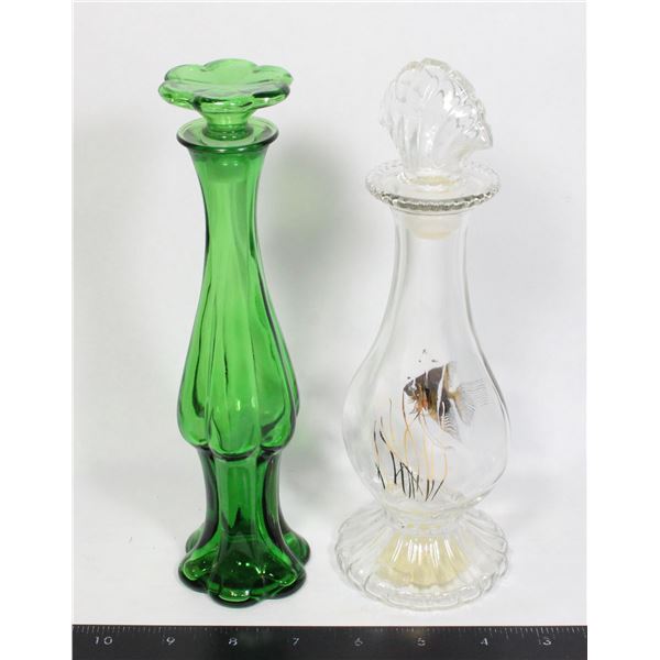 2 VINTAGE AVON - BUD VASE AND FISH BUBBLE BATH
