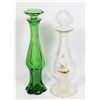Image 2 : 2 VINTAGE AVON - BUD VASE AND FISH BUBBLE BATH