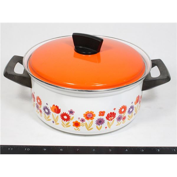 DOUBLE HANDLED VINTAGE FLOWER POT WITH LID