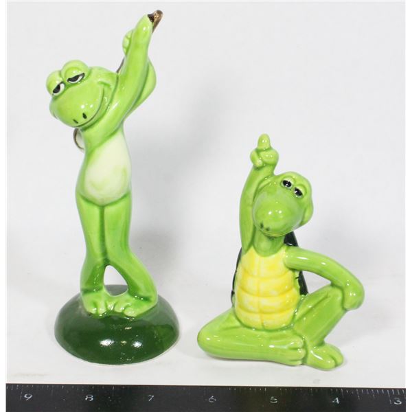 2 VINTAGE GIFT CRAFT GLAZED CERAMIC FROGS