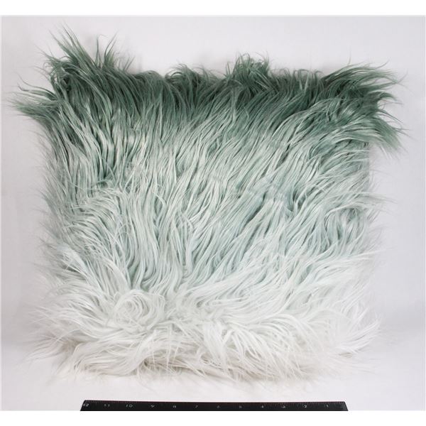 FLUFFY AND MINTY PILLOW / CASE
