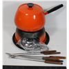 Image 1 : RETRO ORANGE FONDUE SET