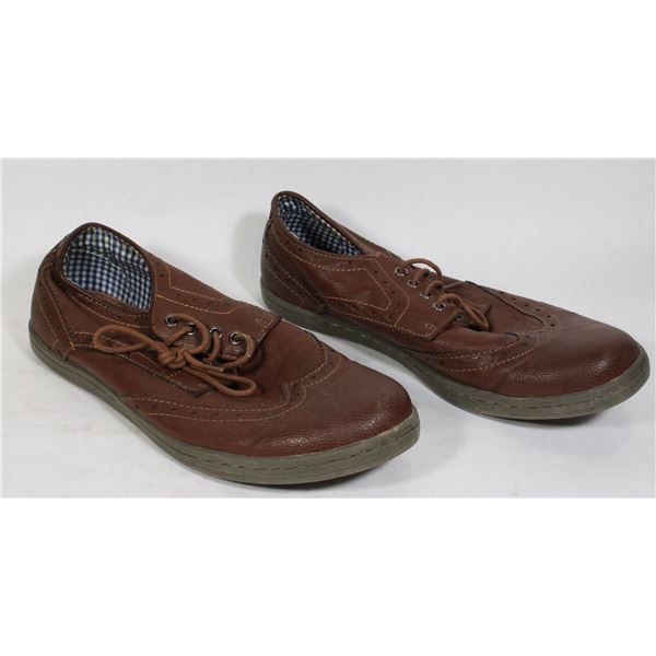 BEN SHERMAN - MEN'S SIZE 8 LEATHER, WINGTIP DERBY