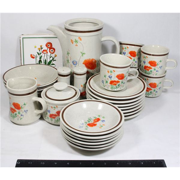 VINTAGE BAYCREST STONEWARE "MAYWOOD"