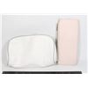 Image 2 : OSCAR DE LA RENTA MAKE UP BAG AND A PINK CARD