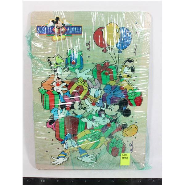 VINTAGE WOODEN DISNEY JIGSAW PUZZLE