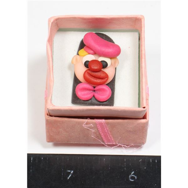 HANDMADE PINS BY MODE: PINK CLOWN