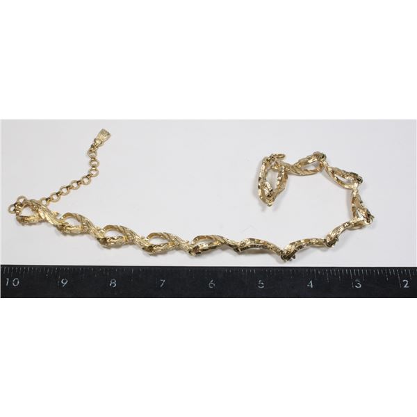 VINTAGE MONET TEXTURED LEAF LINK NECKLACE/CHOKER