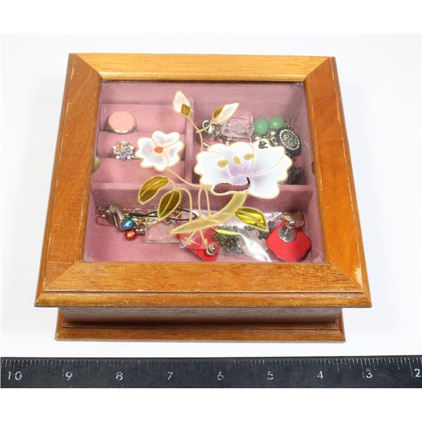 VINTAGE MELE WOODEN JEWELRY BOX WITH JEWELRY