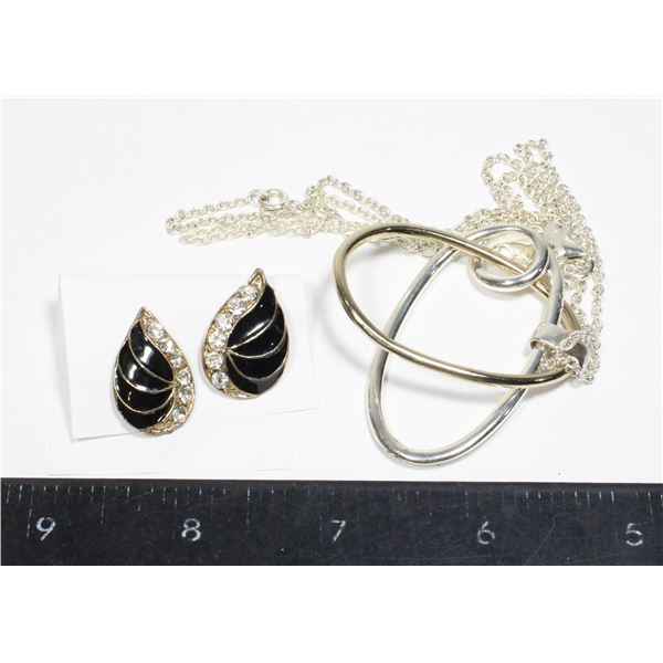 VINTAGE PMA INTERLOCKING MULTI-TONE OVAL PENDANT N