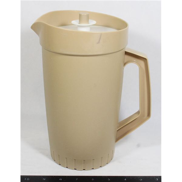 VINTAGE TUPPERWARE AND JUICE JUG