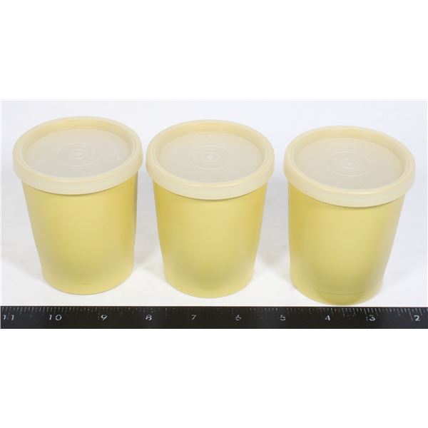 VINTAGE TUPPERWARE 3 SMALL CUPS WITH LIDS