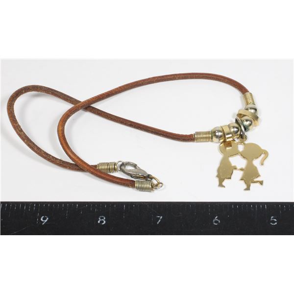 ADORABLE KISSING COUPLE NECKLACE CHARM ON LEATHER