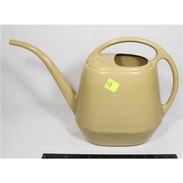 THE GARDEN SCENE VINTAGE WATERING CAN - MADE IN
