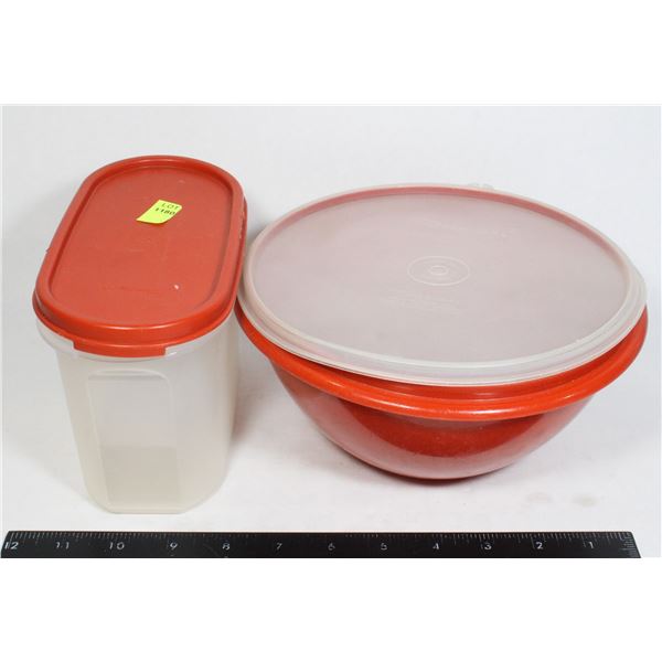 2 TUPPERWARE CONTAINERS WITH LIDS