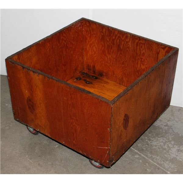 24" X 24" - 3/4" PLYWOOD BOX ON HEAVY DUTY COAS