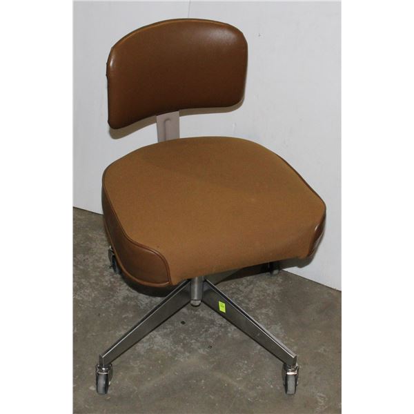 VINTAGE STEEL CASE 1982 OFFICE CHAIR
