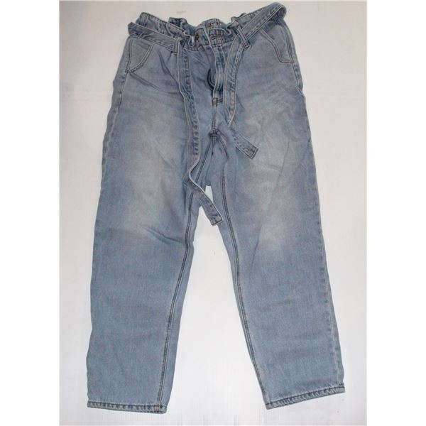 RETRO HIGH RISE MOM JEANS