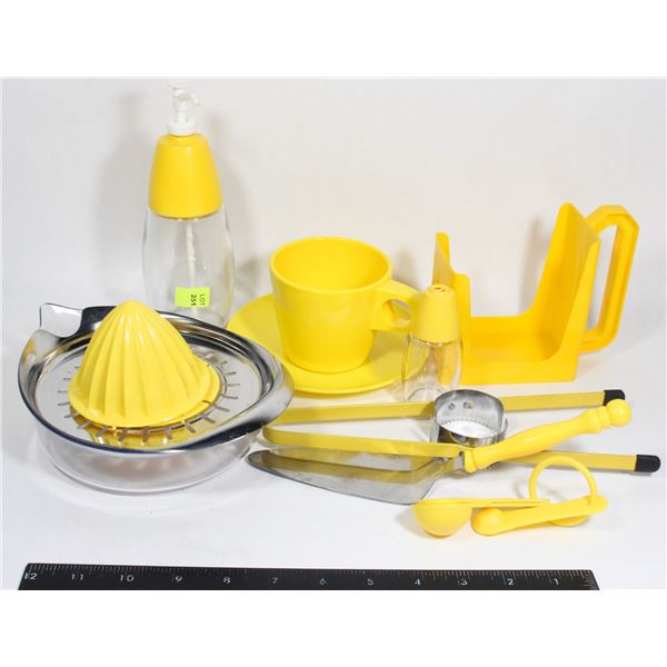 VARIOUS VINTAGE KITCHENWARE LOT