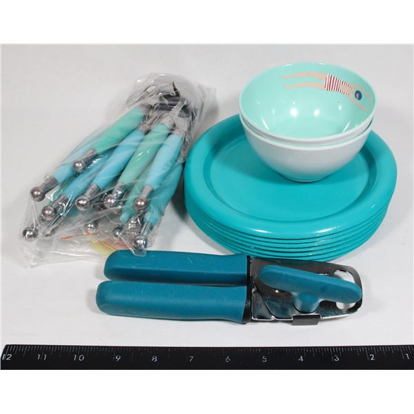 BASKET WITH 7 CANADIAN MELAMINE PLATES