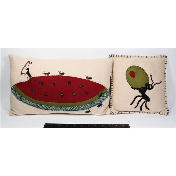 2 ANT PILLOWS