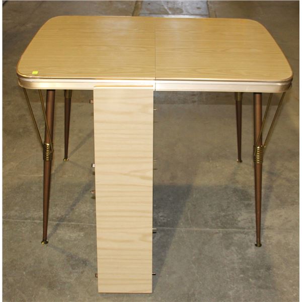 VINTAGE 40" X 30" KITCHEN TABLE WITH 8" LEAF