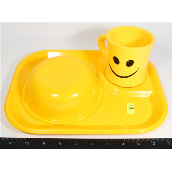 RUBBERMAID TRAY + BOWL WITH SMILEY MUG