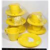 Image 1 : SET OF 6 VINTAGE MAPLEX MELMAC CUPS + SAUCERS