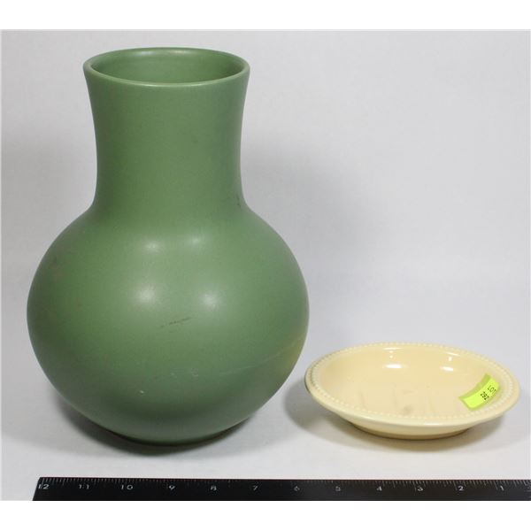MATTE GREEN VASE
