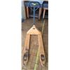 Image 2 : Pallet jack (good working condition)