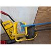 Image 2 : Assorted cleaning equipment