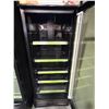 Image 4 : True single glass door commercial upright display merchandiser freezer