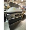 Image 6 : Whirlpool stainless steel gas cooktop paired with a overhead range hood featuring dual mesh filters 