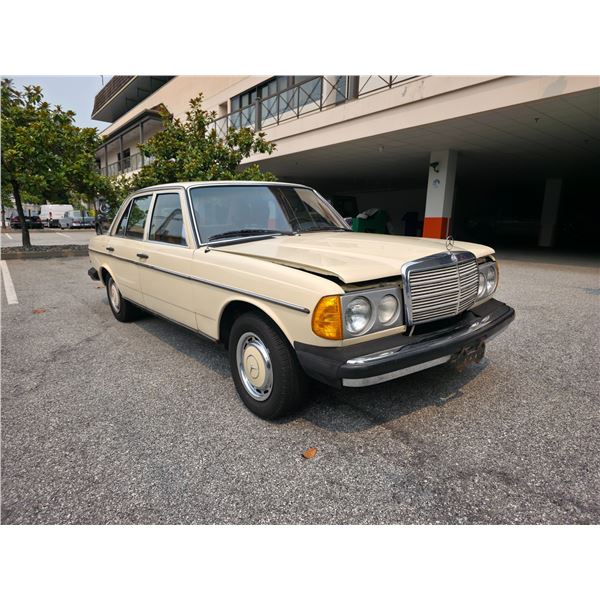 1977 Mercedes Benz 240D - Ivory - Manual - ODO: 316530 KM - BC TITLE - VIN: 12312310046717