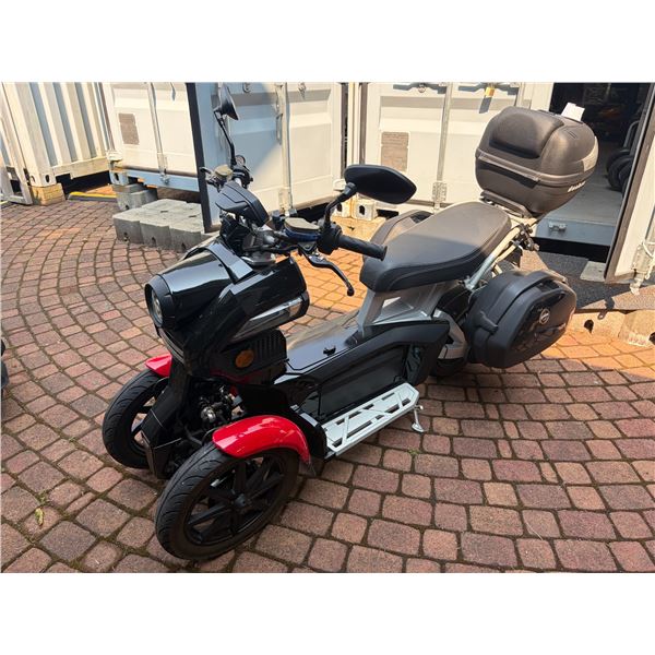 Doohan Tank LSM - 1490w 12" QS Motor - Speed 75km+ - Range: 95km w/ Helmet & Charger