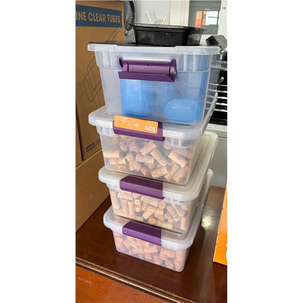 Group - Plastic Organizers w/ wine corks