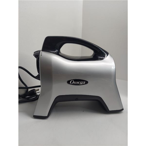 Group of 2 Omega Juicer