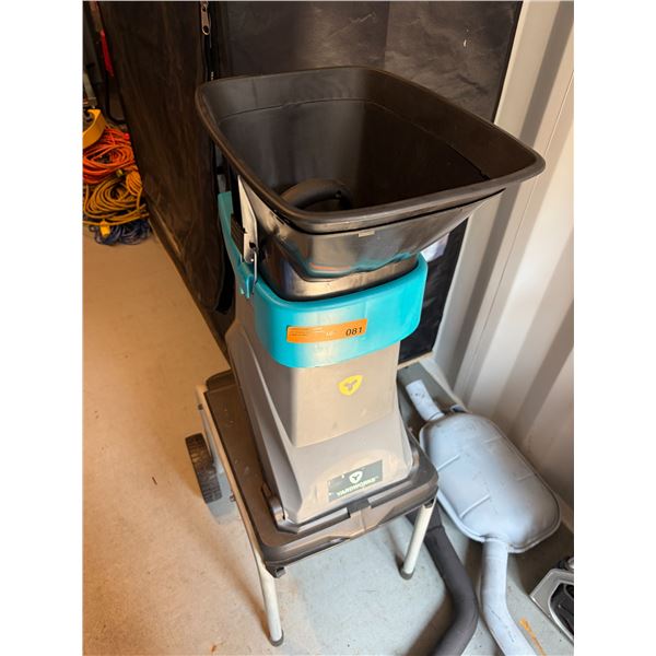 Yardworks electric garden shredder / chipper