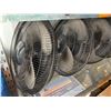 Image 5 : 2 Shelves - Oscillating Fans (Approx. 7)