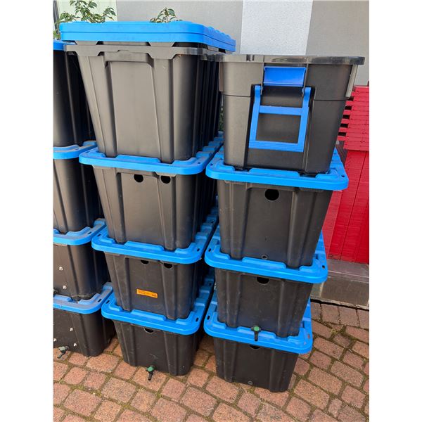 Group of Totes w/Blue Lids