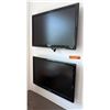 Image 1 : 2x Samsung Wall-Mounted Flat Screen TVs