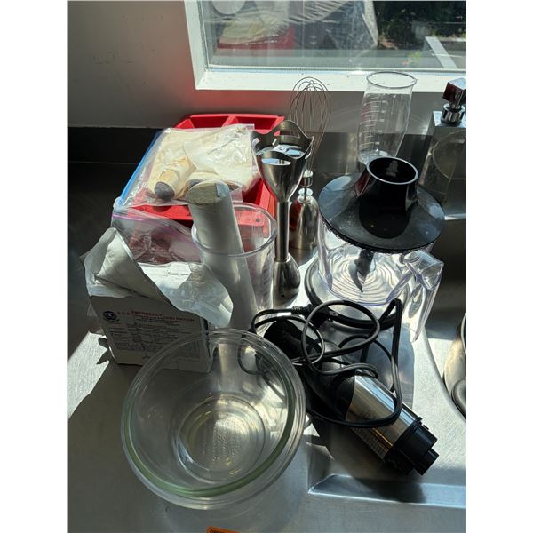 Braun Immersion Blender with Whisk Attachment, Chopper Bowl, Measuring Beakers and Kitchen Tools