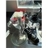 Image 1 : Braun Immersion Blender with Whisk Attachment, Chopper Bowl, Measuring Beakers and Kitchen Tools