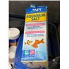 Image 5 : Group Of Assorted Aquarium And Pond Supplies Including API Aquarium Salt, Nutrafin Clear Fast, Lagun