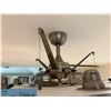 Image 3 : Round Flush-Mount Ceiling Fan with Integrated Light Fixture