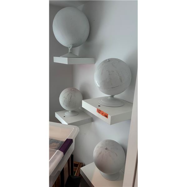 4 Decorative White Globes