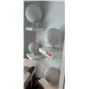 Image 1 : 4 Decorative White Globes