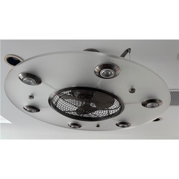 Round Flush-Mount Ceiling Fan with Integrated Light Fixture