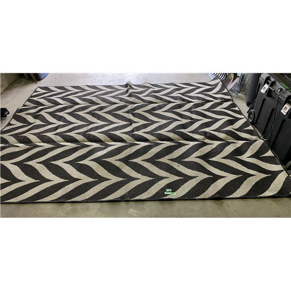 Indoor/Outdoor carpet 8 x 9 ft